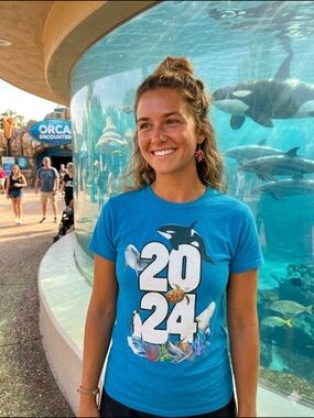 SeaWorld 2024 Marine Life Graphic T-Shirt - XL (EUC)